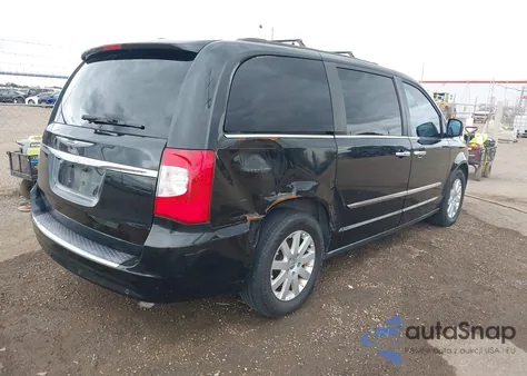 2015 Chrysler Town & Country Touring z USA, uszkodzony, nr VIN 2C4RC1BG5FR609839